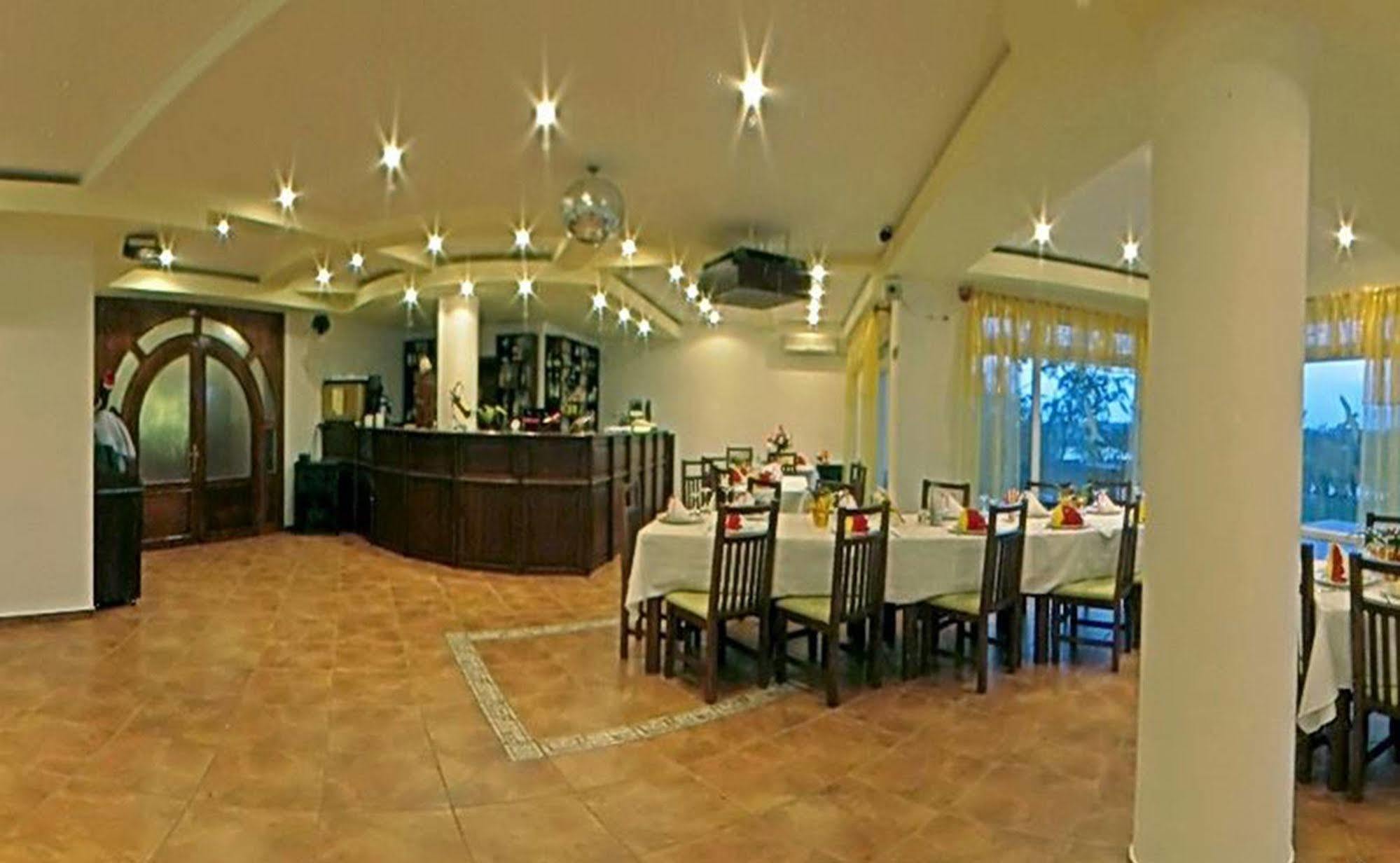 Hotel Wels Baltenii de Sus ภายนอก รูปภาพ