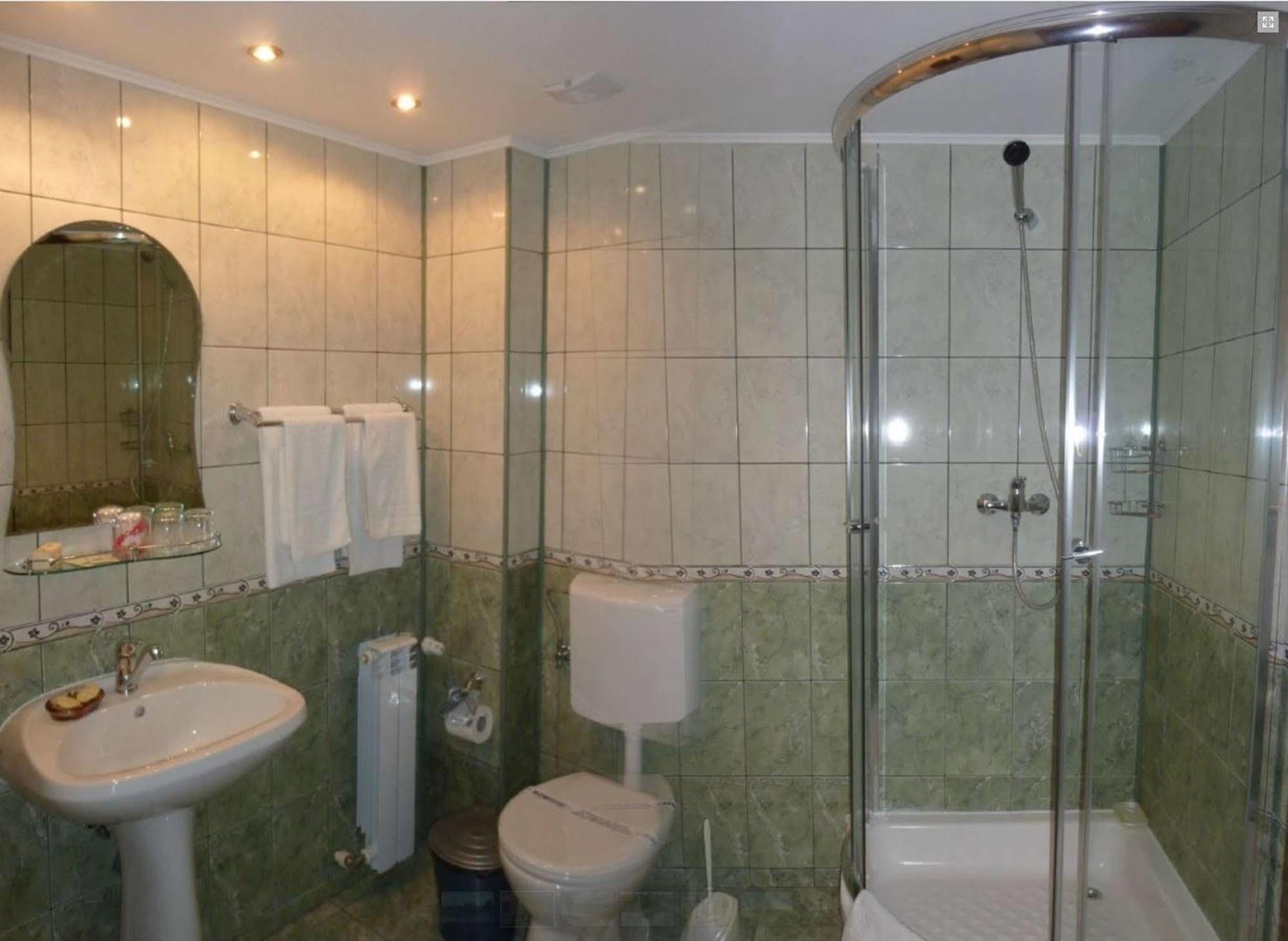 Hotel Wels Baltenii de Sus ภายนอก รูปภาพ