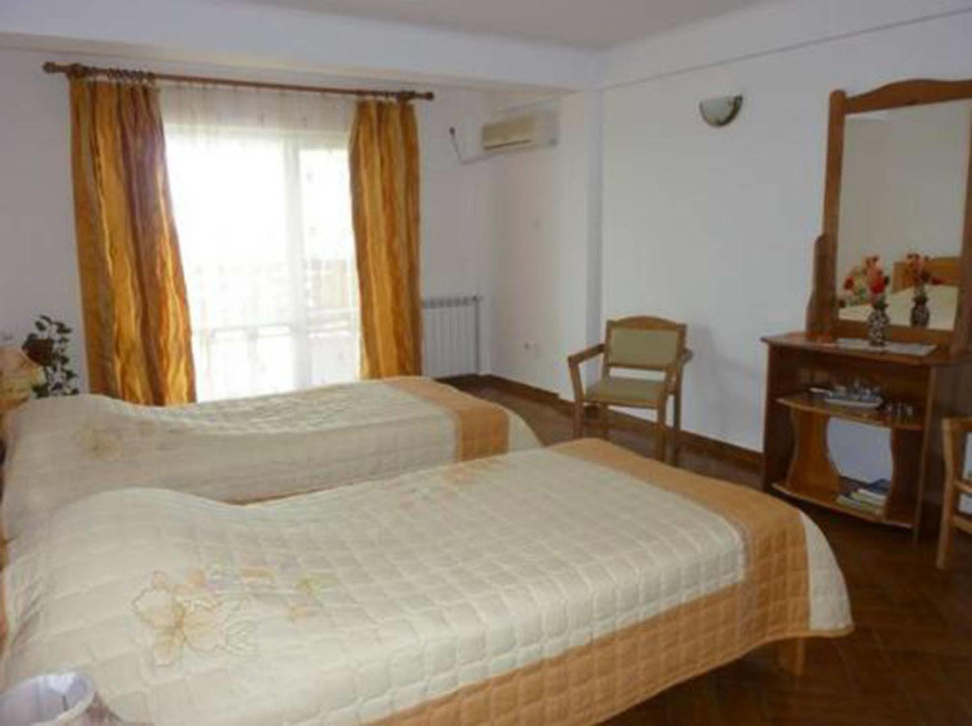 Hotel Wels Baltenii de Sus ภายนอก รูปภาพ